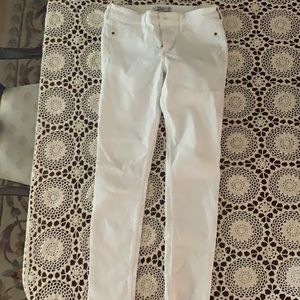 Abercrombie & Fitch white skinny pants. 6R